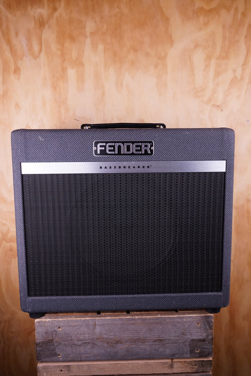 Fender Bassbreaker 15 Combo (Used Comm.) - Fair Deal Music